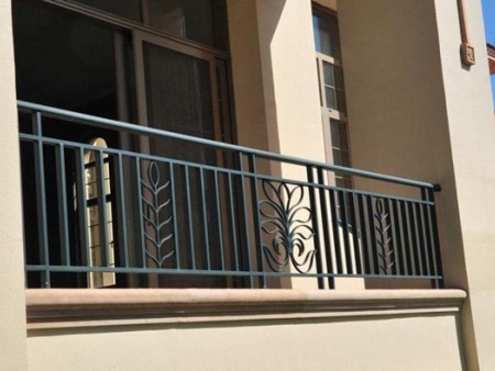 南甯陽台防(fáng)護欄廠家直銷 可(kě)定制